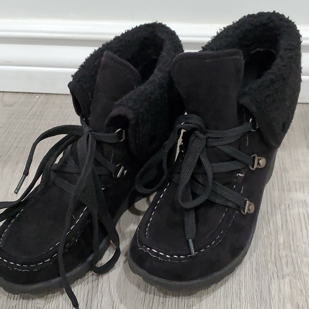 Union Bay Women’s Shearling-Lined Wedge Boots – Cozy Winter Style, Size 5.5